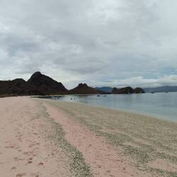 Weather got better, soon, but pink beach is probably more pink, when the sun is shining 😅