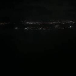 HA575 landing on Runway 04 at HNL.
