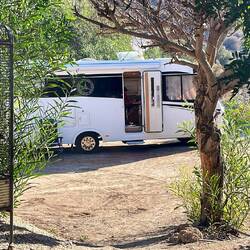 Patrick bereitet die Drohnenaufnahme fürs Hochladen