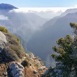Wolken drängeln, kommen aber nicht durch