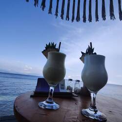 Un verre pour la main droite, un verre pour la main gauche!