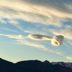 Bitte dazuschreiben, was ihr mit der (unschuldigen) Wolke assoziiert 🤭