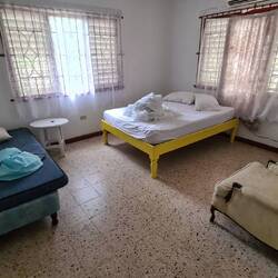 Unser Zimmer - jede hat ein Bett und alles ist sehr geräumig