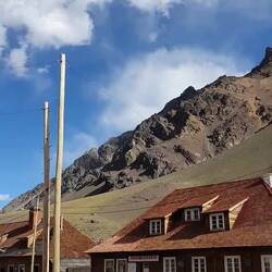 Most of the buildings in las Cuevas were abandoned. 2 more kilometres to the border