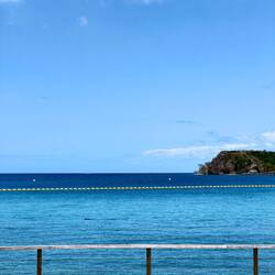 Haiabsperrung ( gelbe Bojen )!