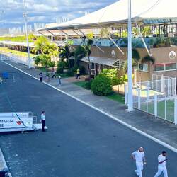 Ankunfts- und Abreisehalle