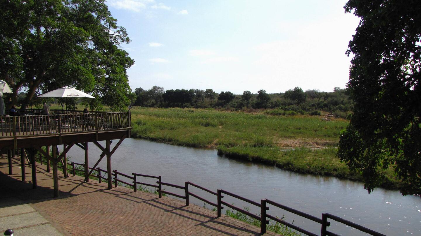 Skukuza Viewing Deck - this is where we had brekky...and saw our leopard