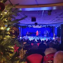 Die X-Mas Show mit Cassandra Steen.