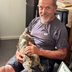 Sie Katze wollte unbedingt zu Papa! Wo gibts denn sowas?