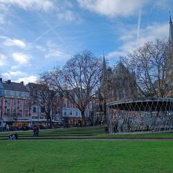Park, hinter dem Elisenbrunnen