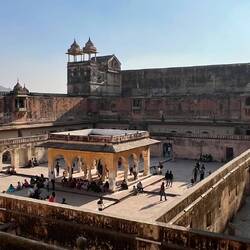 Der Innenhof des Amber Forts