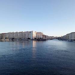 Näher am Wasser kann man nicht wohnen, höchstens darauf...