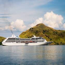 2017 ... Insignia @ Anchor — Komodo Island, Indonesia.