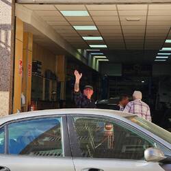 ...hier wurde uns geholfen...Seitenstraßenwerkstatt😁