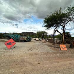 Baumaschinen und Material, bauen Strasse aus