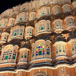 Das Hawa Mahal bei Nacht