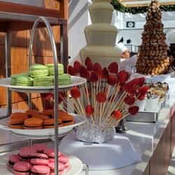 White and milk chocolate fountains!! My fav!!