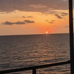Did I already mention, that sunsets on ships are awesome 🙈
