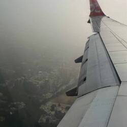 Landeanflug auf Delhi, wie man sieht, sieht man Smog