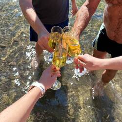 Da in Argentinien 0,0 ist, haben wir nur zur Show angestoßen.