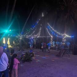 Dorfdisko auf der Insel