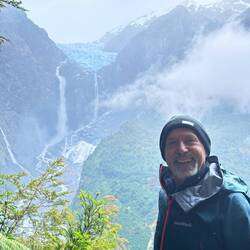 Der Wasserfall heißt Cascada de Ventisquero Colgante