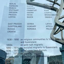 Die Brücke mit der Einwandererinfo