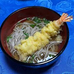 Toshikoshi-Soba mit Crevetten-Tempura