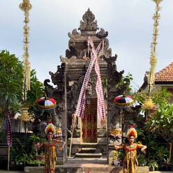 The dancers represent the servants of Rangda, the evil spirit ... @ the Barong & Keris Dance venue.