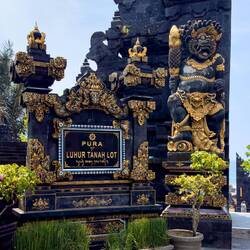 Welcome to Pura Tanah Lot — Bali, Indonesia.
