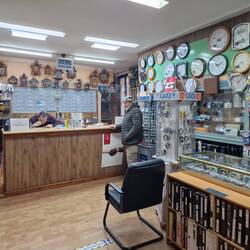 De horloge werkplaats zit goed verstopt.