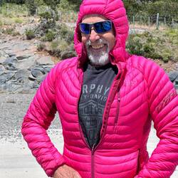 Da wars so windig, dass er die erste Jacke anzog, die er gefunden hatte 😜