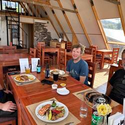 Tuna-Steak für Felix, Lachs für mich, Blunzn fürn Papa und Fisch/Fleisch irgendwas für Michi