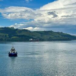 The storm has cleared after about 20 minutes and we set sail.
