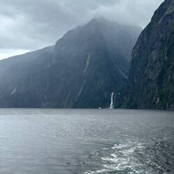Hanging valley, U-shaped valley, steep sided fiord, jagged ridges [arretes]