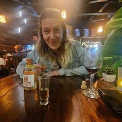 Wir fragen im Restaurant (auf Spanisch) nach Shot-Gläser für unseren Grappa. Danke Hanögg&Christian!