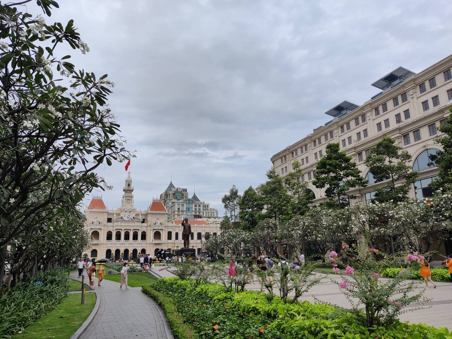 Plaza with statue of Ho Chi Minh and the People's Committee building in the background