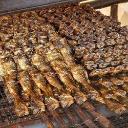 Geräucherte kleine Fische