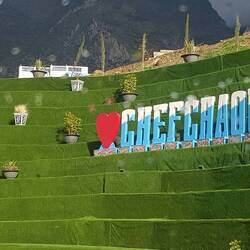 Da liegt die Stadt der Schlümpfe, früher Zentrum des Haschischanbaus auf 560 m Höhe