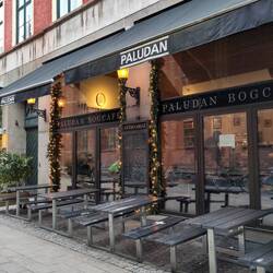 Im "Buchkaffee" gab es...