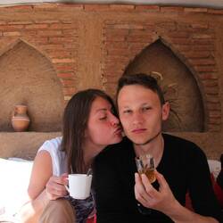 Max und ich in unserem Riad Carina, wohl gemerkt beide ganz schön von der Sonne geküsst