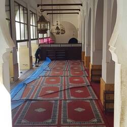 Blick den Gebetsraum einer Moschee