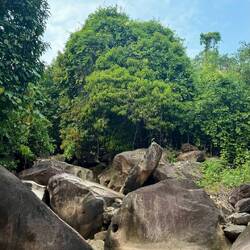 Auf der Suche nach einem Wasserfall während der Trockenzeit