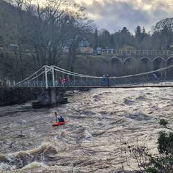 Brave kayaker under the Chain Bridge