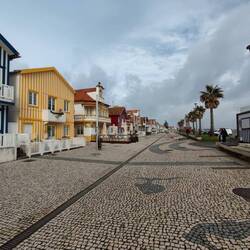 ..mit eine sehenswerter Strandpromenade.
