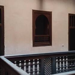 Studentenzimmer ohne Licht oder nur ein wenig! Sehr gefängnisartig