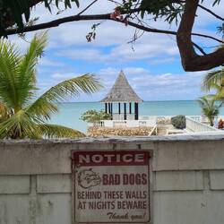 Die Resort Strände kosten Geld, aber es gibt schöne öffentliche