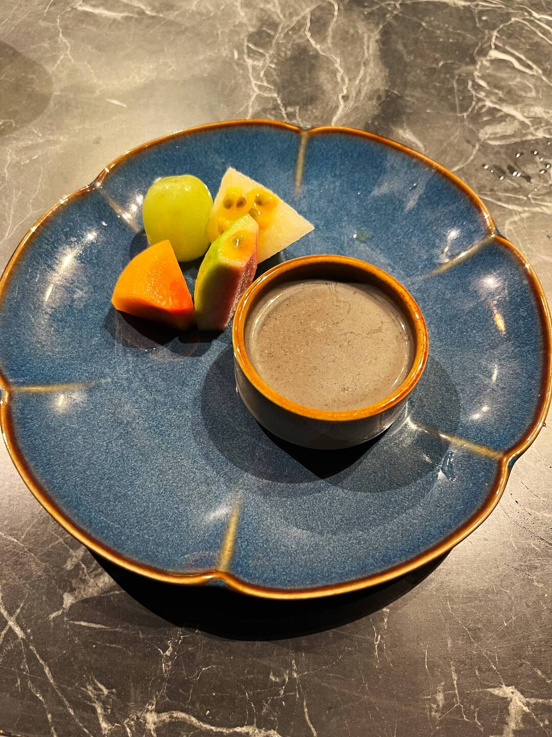 Fruit and black sesamd soup