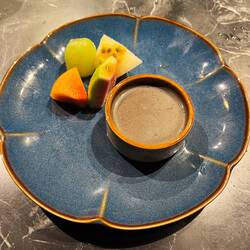 Fruit and black sesamd soup