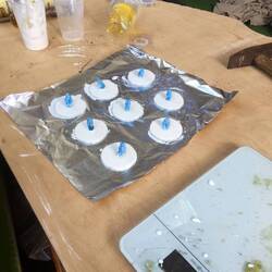 Kurze Arbeitseinlage, das werden neue Haken für Obst- und Gemüsenetze